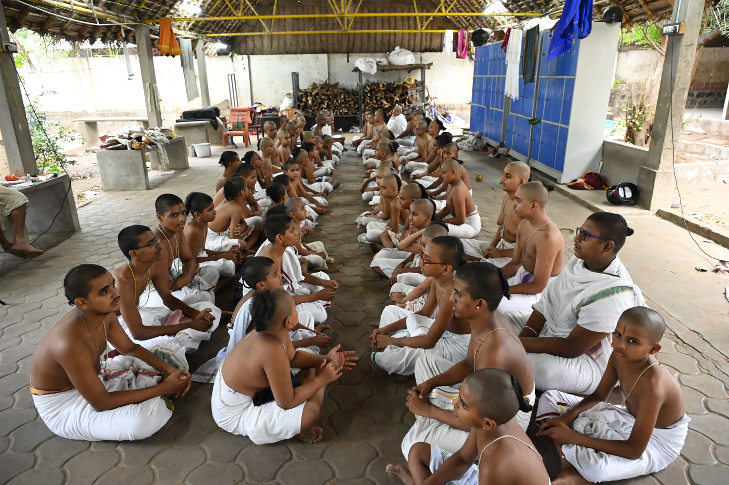 Vidyarthis performing Parayana